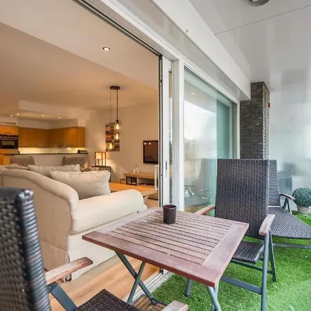 Luxe 2-slaapkamerappartement Met Terras In *